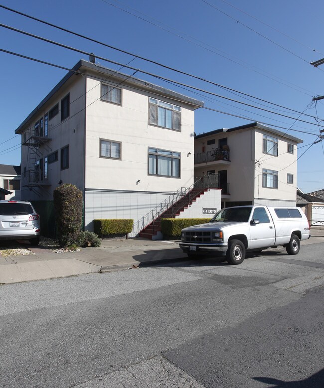 714 Easton Ave in San Bruno, CA - Foto de edificio - Building Photo