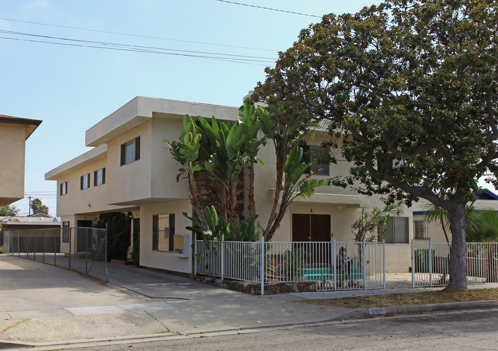 12516 Doty Ave in Hawthorne, CA - Building Photo