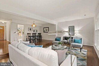 5823 Berkshire Ct in Alexandria, VA - Building Photo - Building Photo