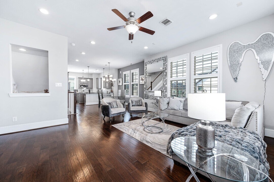 11027 Acorn Falls Dr in Houston, TX - Building Photo