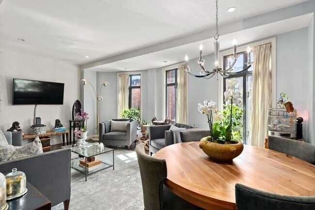 424 Massachusetts Ave, Unit 302 in Boston, MA - Foto de edificio - Building Photo