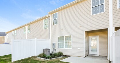 RiVera Townes in Burlington, NC - Foto de edificio - Building Photo