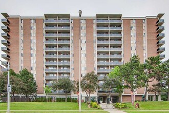 Deerford Road Apartments in Toronto, ON - Building Photo - Building Photo