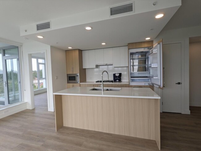 9675-9675 King George Blvd in Surrey, BC - Building Photo - Building Photo