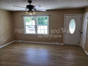 101 Anthony Dr in East Flat Rock, NC - Building Photo - Building Photo