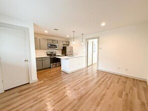 4526 Munger Ave in Dallas, TX - Foto de edificio - Building Photo