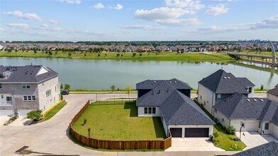 1330 Island Vista Dr in Arlington, TX - Foto de edificio - Building Photo