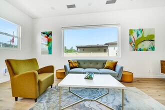 23354 Burbank Blvd in Los Angeles, CA - Building Photo - Building Photo