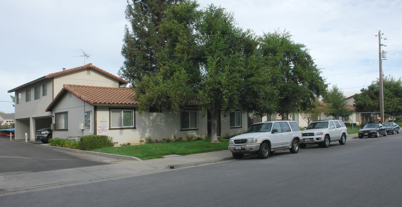 Village Patio Homes & Apartments in Los Gatos, CA - Building Photo