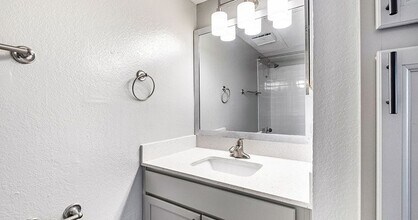 Hawke Apartment Homes in Irving, TX - Foto de edificio - Building Photo