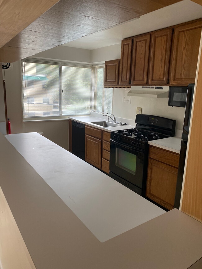 6445 Luzon Avenue Northwest, Unit 501 in Washington, DC - Foto de edificio - Building Photo