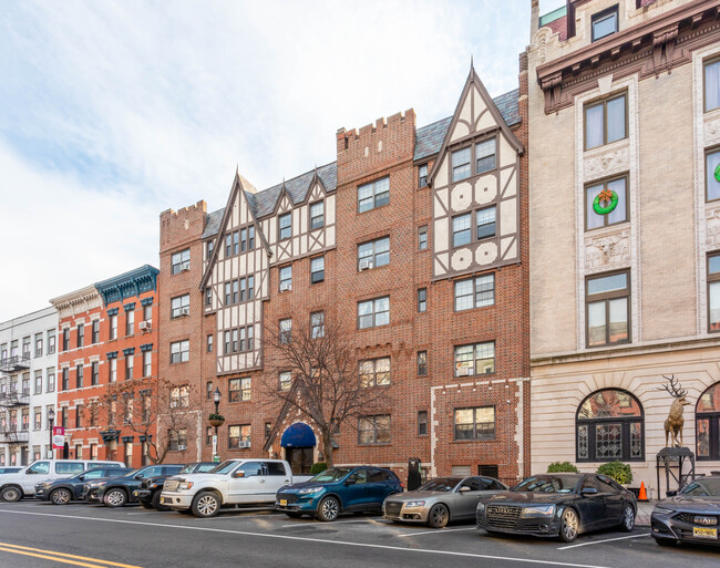 Canterbury Court in Hoboken, NJ - Building Photo - Building Photo