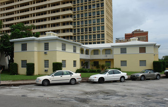 701 Valencia in Coral Gables, FL - Foto de edificio - Building Photo