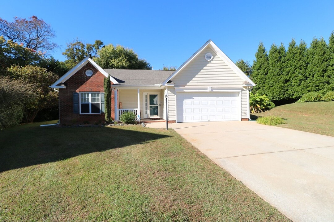 128 Dover Dr in King, NC - Building Photo