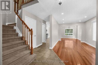1392 Stonecutter Dr in Oakville, ON - Building Photo - Building Photo