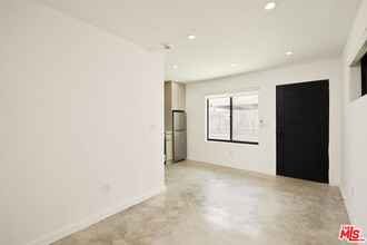 2614 Kansas Ave in Santa Monica, CA - Building Photo - Building Photo