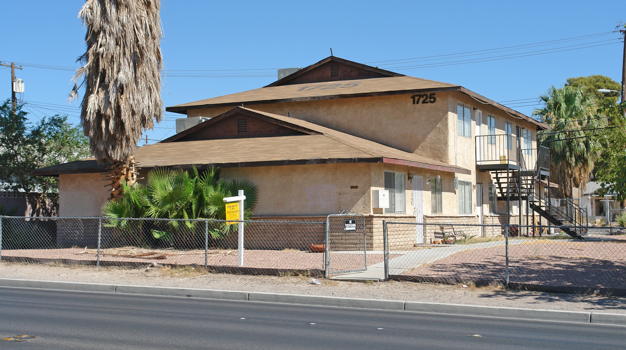 1725 Stewart Ave in Las Vegas, NV - Foto de edificio