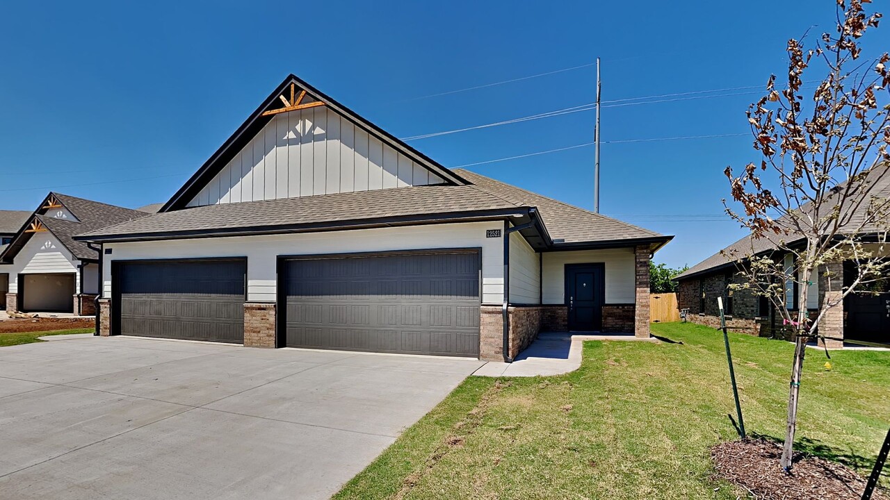 12521 Florence Ln in Yukon, OK - Building Photo