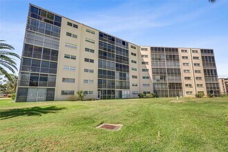 4040 Ironwood Cir in Bradenton, FL - Building Photo - Building Photo