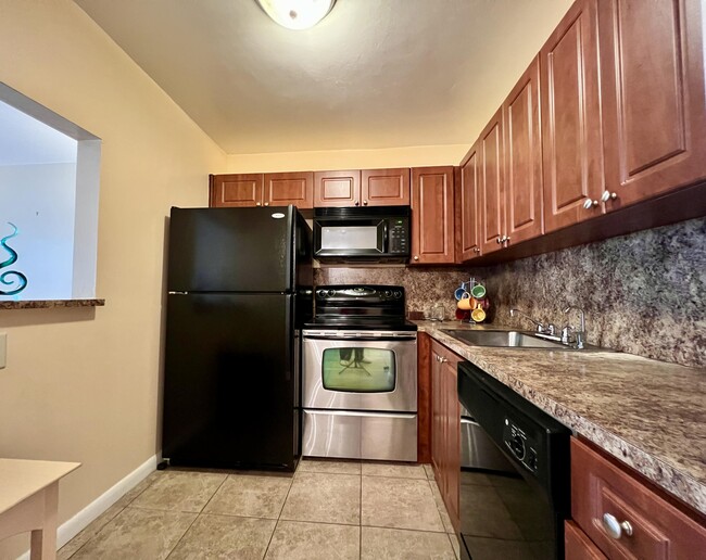 142 Cambridge F in West Palm Beach, FL - Building Photo - Building Photo