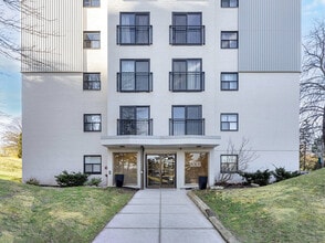 301-301 Base Line Rd W in London, ON - Building Photo - Building Photo
