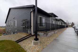 1570 Stadium Ln, Unit 1 in Mankato, MN - Building Photo - Building Photo