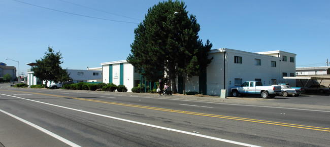 Cardinal Village in Salem, OR - Building Photo - Building Photo