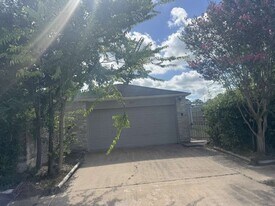 11807 S Youngwood Ln in Houston, TX - Building Photo
