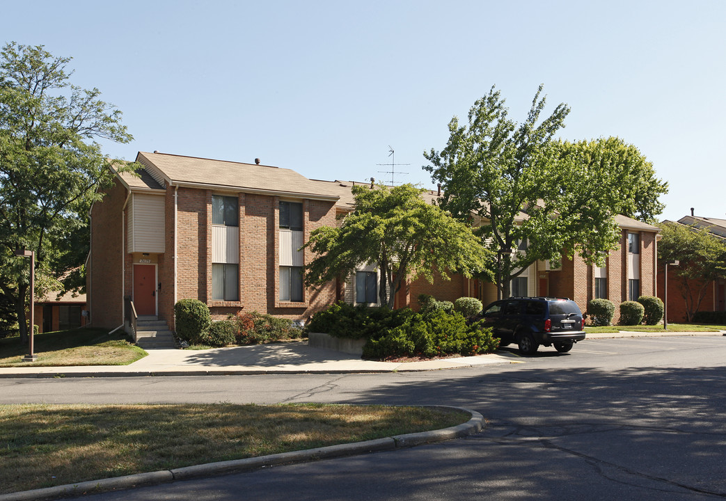 River Park Place Townhomes in Southfield, MI - Building Photo