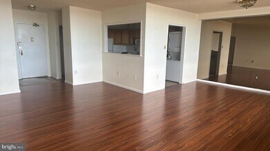 3701 S George Mason Dr in Falls Church, VA - Building Photo - Building Photo