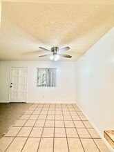 4475 Jurupa Ave, Unit APT D in Riverside, CA - Foto de edificio - Building Photo