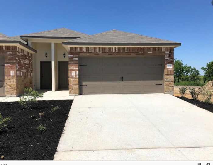 245 Joanne Lp in Buda, TX - Building Photo