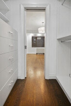 210 E 47th St in New York, NY - Building Photo - Building Photo