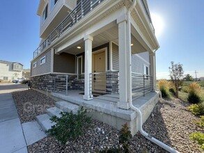 13646 E 101st Ave in Commerce City, CO - Foto de edificio - Building Photo