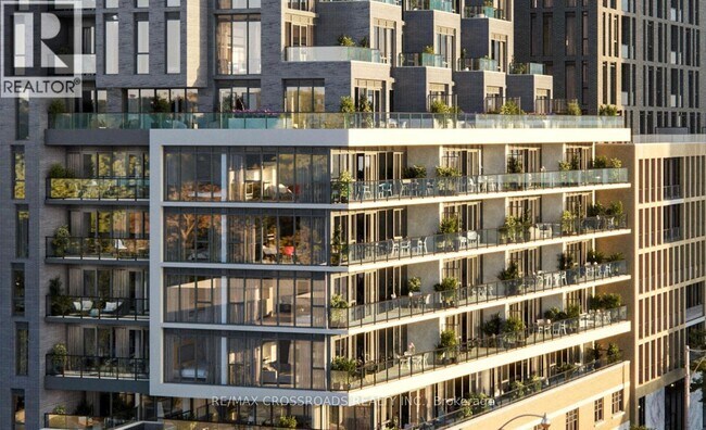 8 Manor Rd W in Toronto, ON - Building Photo - Building Photo