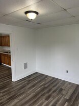 129 McGinnis Ave in Pitcairn, PA - Building Photo