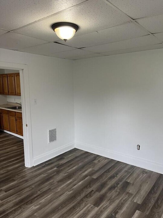 129 McGinnis Ave in Pitcairn, PA - Building Photo