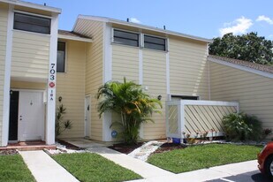 703 Stonewood Ct in Jupiter, FL - Building Photo