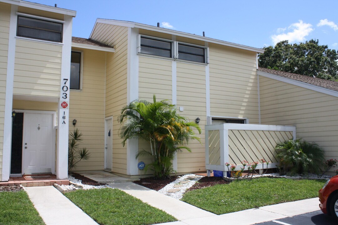 703 Stonewood Ct in Jupiter, FL - Building Photo