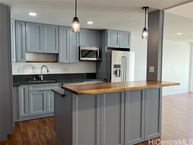 property at 95-455-455 Kuahelani Ave