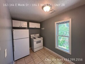 162-164 E Main St in Chicopee, MA - Building Photo - Building Photo