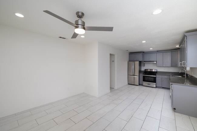 The Junipero Palm Springs in Palm Springs, CA - Foto de edificio - Building Photo