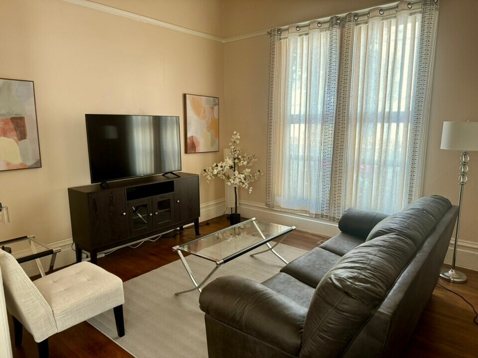 1231 E 19th St, Unit 1231 in Oakland, CA - Building Photo