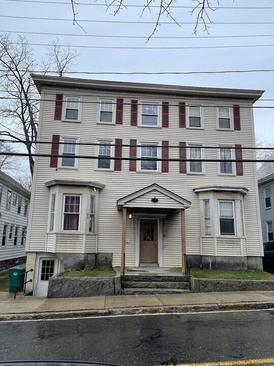 32 Mechanic St in Fitchburg, MA - Building Photo