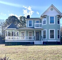 1333 Holliday Dr in Winder, GA - Building Photo