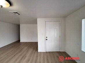 201 E 1st St in Buttonwillow, CA - Building Photo - Building Photo