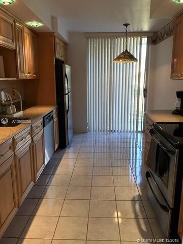 7601 Byron Ave-Unit -3A in Miami Beach, FL - Building Photo - Building Photo