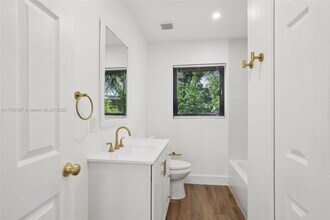 327 NE 15th Ave in Boynton Beach, FL - Building Photo - Building Photo