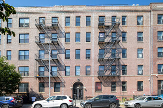 1625 Putnam Ave in Flushing, NY - Building Photo - Primary Photo