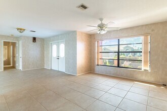 534 Warwick Ln in Venice, FL - Building Photo - Building Photo